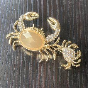 Gold crab pin